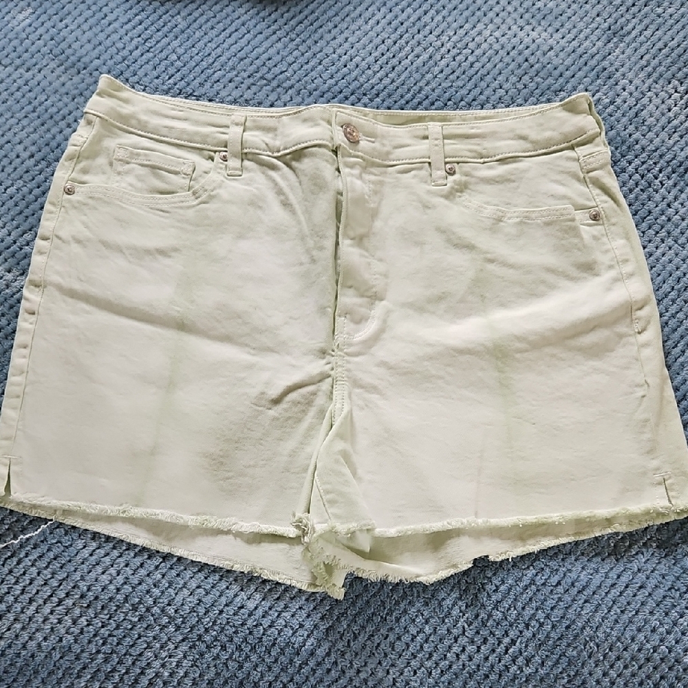 Women's Cream Shorts